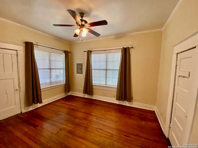 2213 N Flores, San Antonio, TX 78212