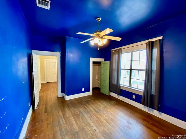 2213 N Flores, San Antonio, TX 78212
