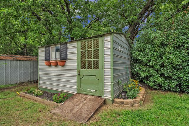 19 Page Street, Hurst, TX 76053