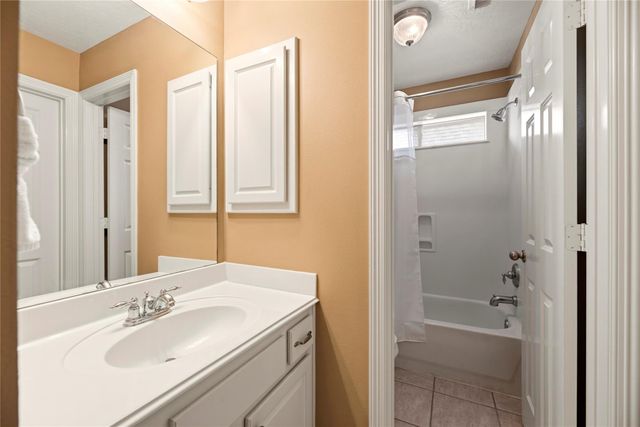 8106 Hollowhaven Court, Houston, TX 77095