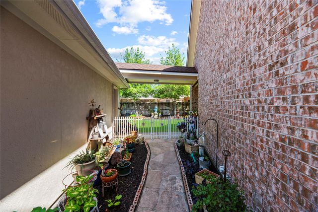 8106 Hollowhaven Court, Houston, TX 77095