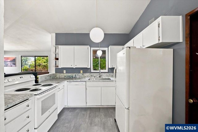 2894 SE Glenn St, Corvallis, OR 97333