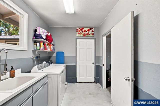2894 SE Glenn St, Corvallis, OR 97333