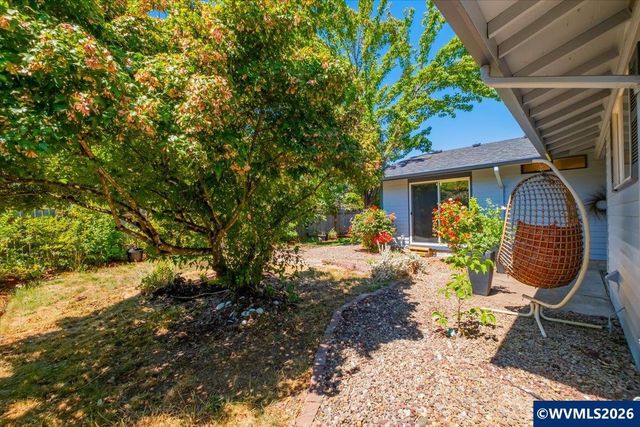 2894 SE Glenn St, Corvallis, OR 97333