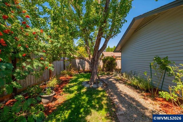 2894 SE Glenn St, Corvallis, OR 97333