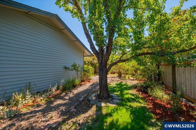 2894 SE Glenn St, Corvallis, OR 97333