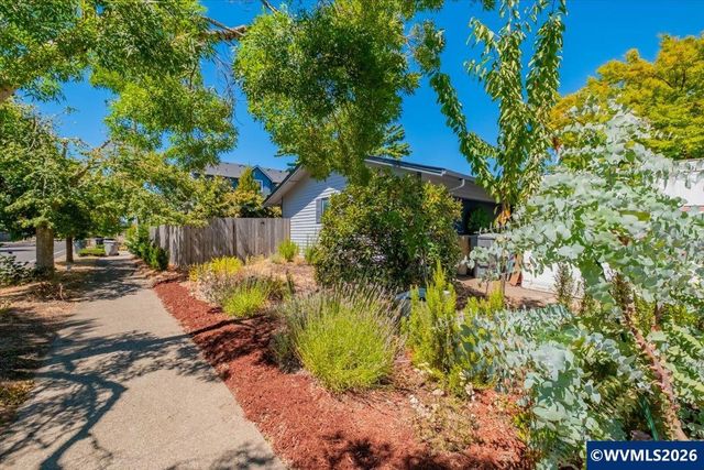 2894 SE Glenn St, Corvallis, OR 97333