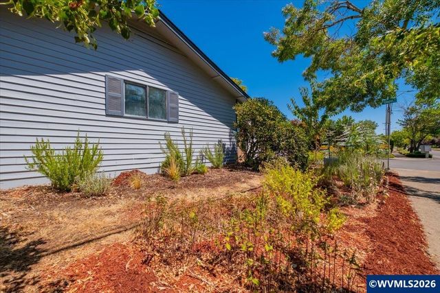 2894 SE Glenn St, Corvallis, OR 97333