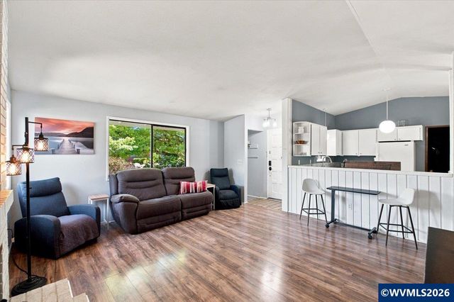 2894 SE Glenn St, Corvallis, OR 97333