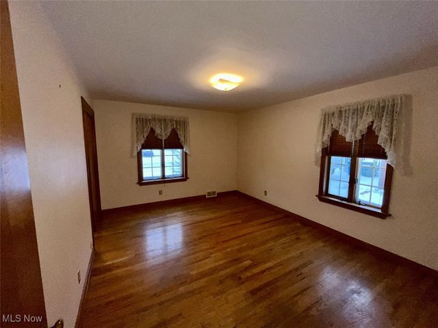 970 N Ward Avenue, Girard, OH 44420