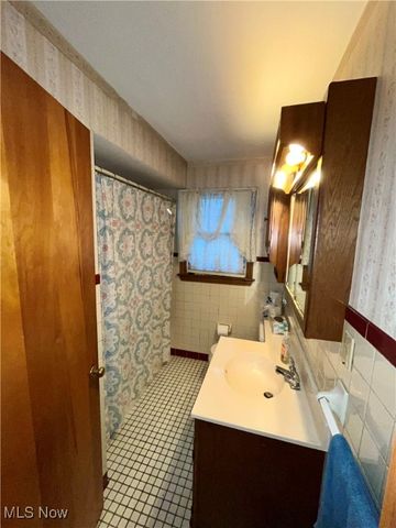 970 N Ward Avenue, Girard, OH 44420