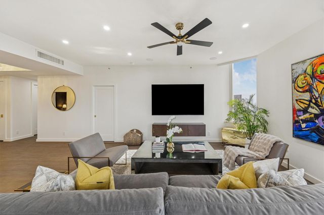 5555 Del Monte Drive 1404, Houston, TX 77056