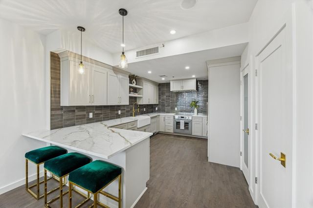 5555 Del Monte Drive 1404, Houston, TX 77056