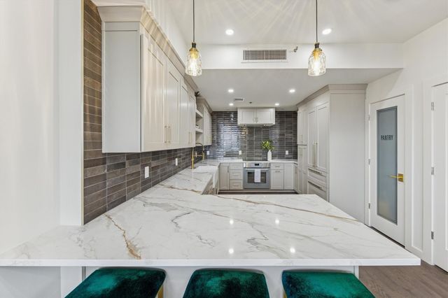 5555 Del Monte Drive 1404, Houston, TX 77056