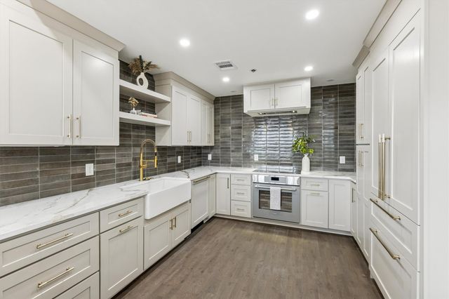 5555 Del Monte Drive 1404, Houston, TX 77056