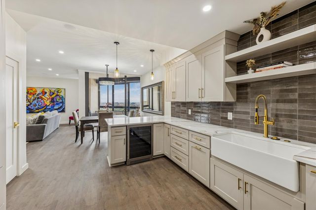 5555 Del Monte Drive 1404, Houston, TX 77056