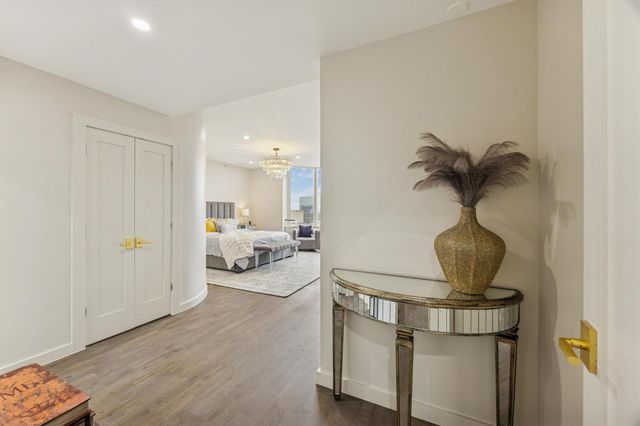 5555 Del Monte Drive 1404, Houston, TX 77056