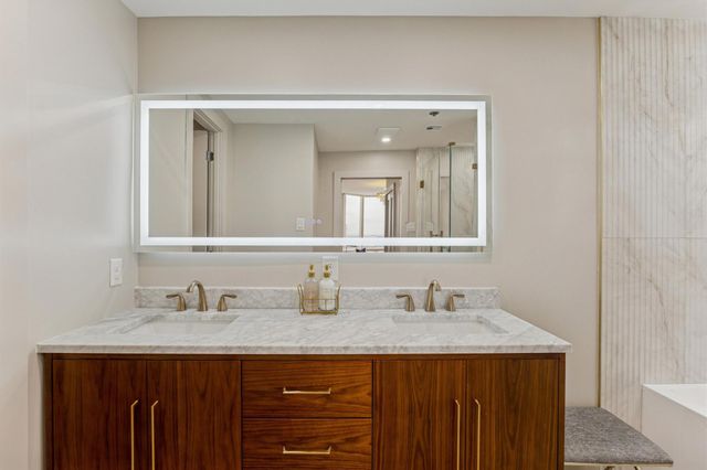 5555 Del Monte Drive 1404, Houston, TX 77056