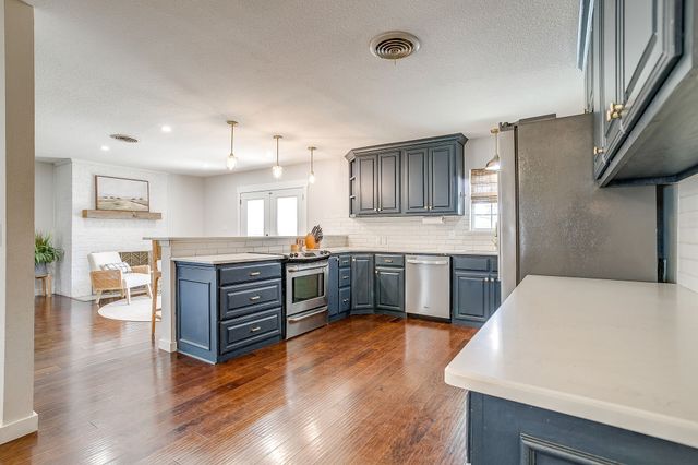 4221 Whitfield Avenue, Fort Worth, TX 76109