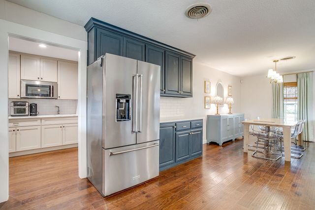 4221 Whitfield Avenue, Fort Worth, TX 76109