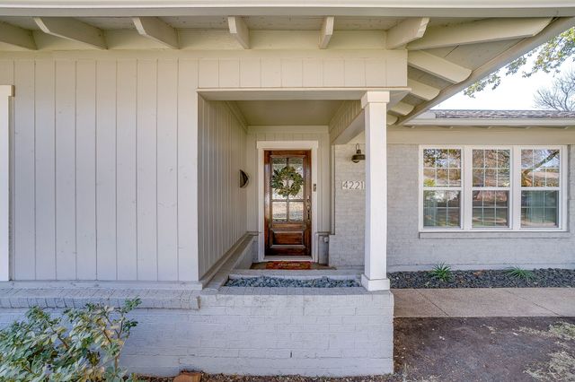 4221 Whitfield Avenue, Fort Worth, TX 76109