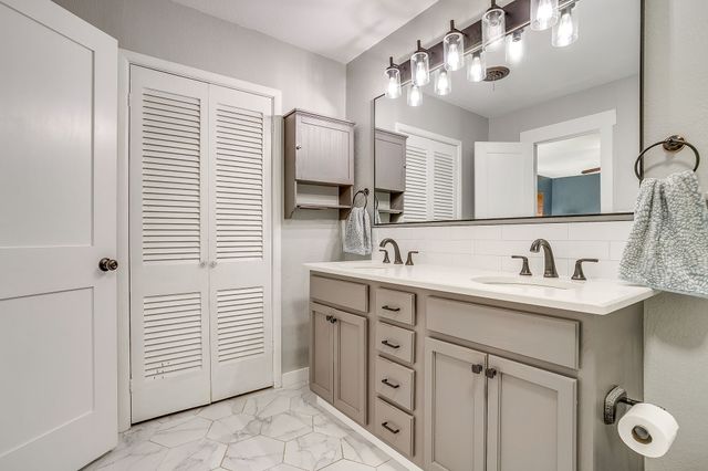 4221 Whitfield Avenue, Fort Worth, TX 76109