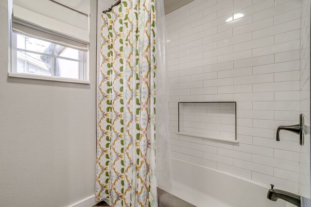 4221 Whitfield Avenue, Fort Worth, TX 76109