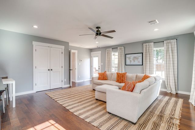 4221 Whitfield Avenue, Fort Worth, TX 76109