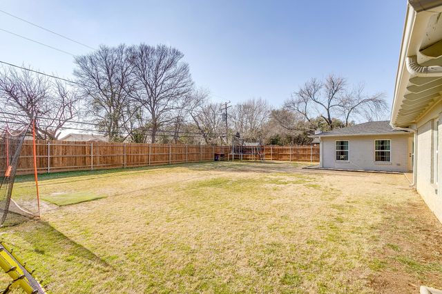 4221 Whitfield Avenue, Fort Worth, TX 76109