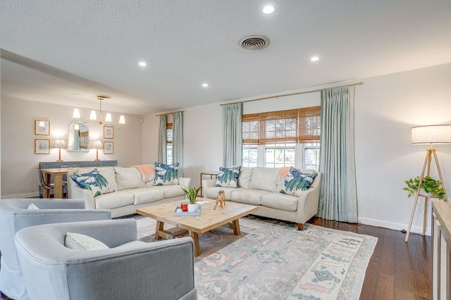 4221 Whitfield Avenue, Fort Worth, TX 76109