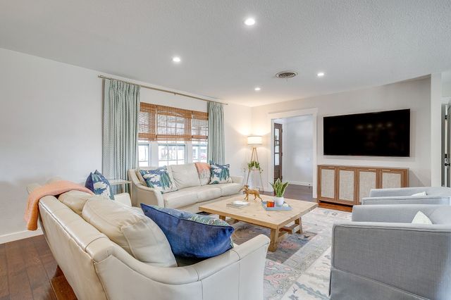 4221 Whitfield Avenue, Fort Worth, TX 76109