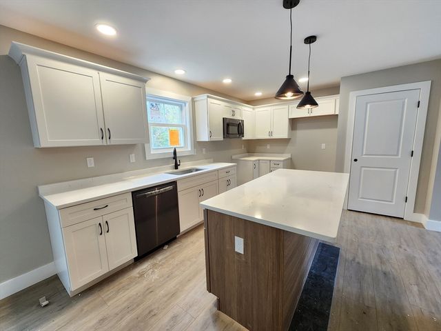 21 Cottage St, Winchendon, MA 01475