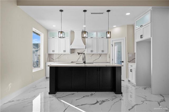 1108 E Boxwood Avenue, San Juan, TX 78589