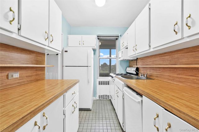 67-38 108th Street B52, Forest Hills, NY 11375