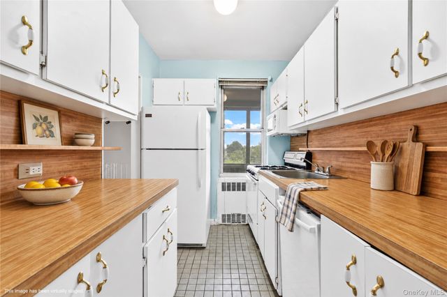 67-38 108th Street B52, Forest Hills, NY 11375