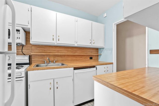 67-38 108th Street B52, Forest Hills, NY 11375