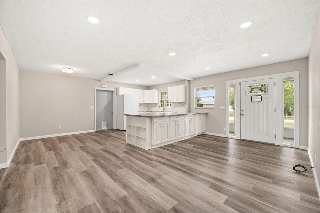 Image 11 of property listing at 5929 MURDOCK AVENUE, Sarasota, FL 34231