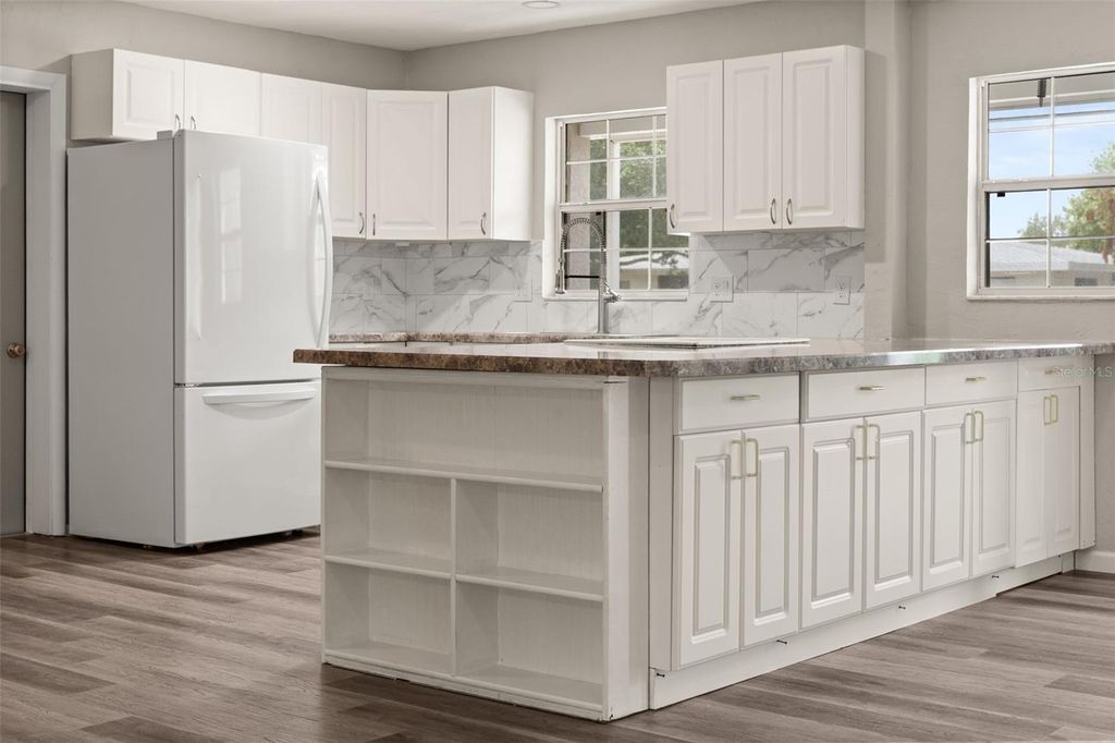 Image 13 of property listing at 5929 MURDOCK AVENUE, Sarasota, FL 34231