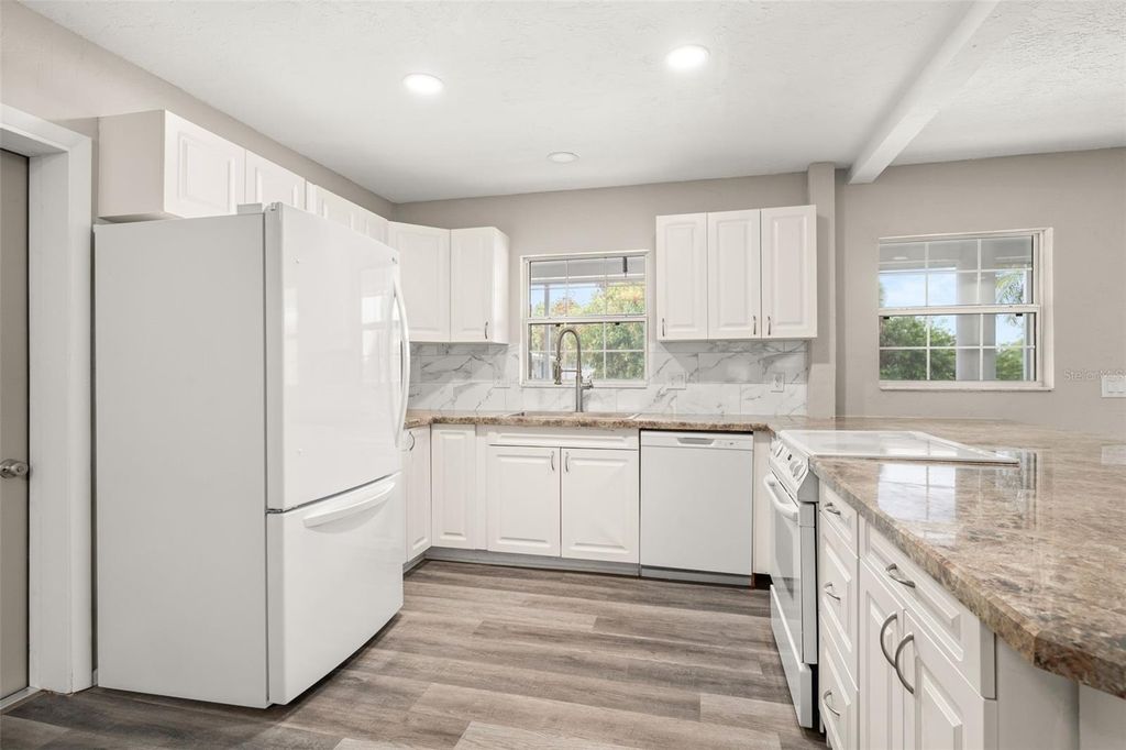 Image 17 of property listing at 5929 MURDOCK AVENUE, Sarasota, FL 34231