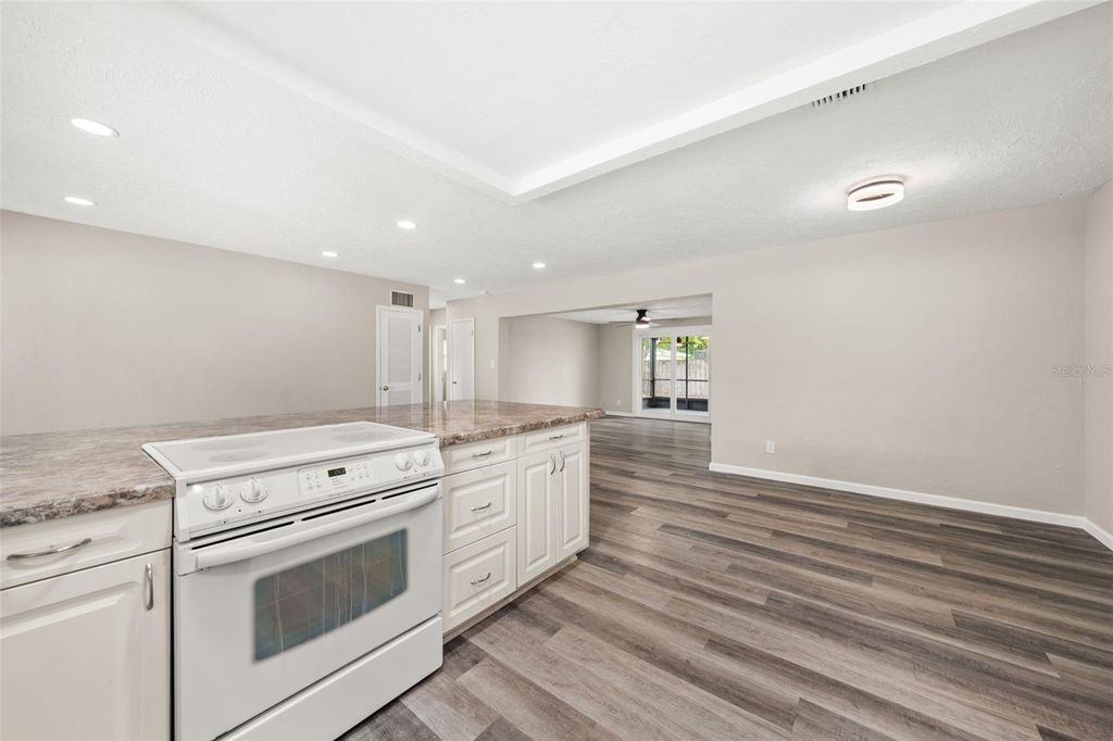 Image 18 of property listing at 5929 MURDOCK AVENUE, Sarasota, FL 34231