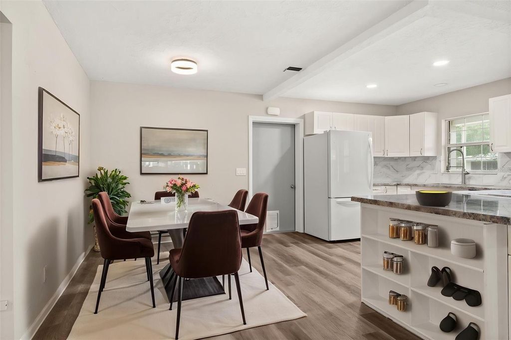 Image 19 of property listing at 5929 MURDOCK AVENUE, Sarasota, FL 34231