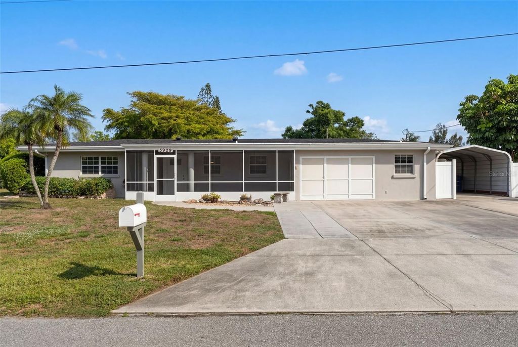 Image 3 of property listing at 5929 MURDOCK AVENUE, Sarasota, FL 34231