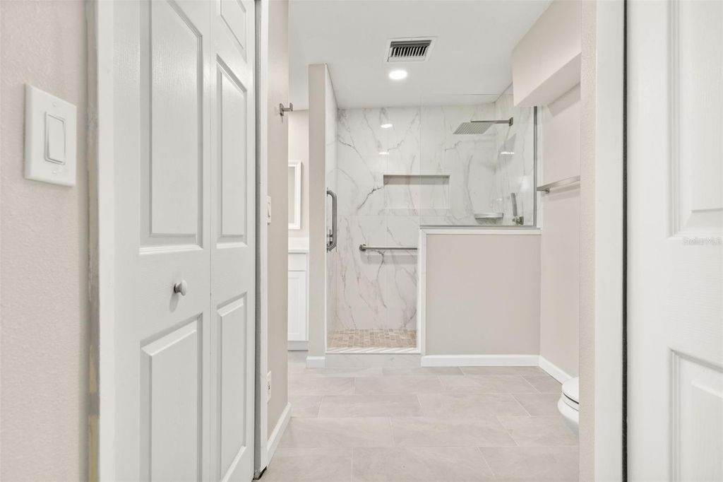 Image 25 of property listing at 5929 MURDOCK AVENUE, Sarasota, FL 34231