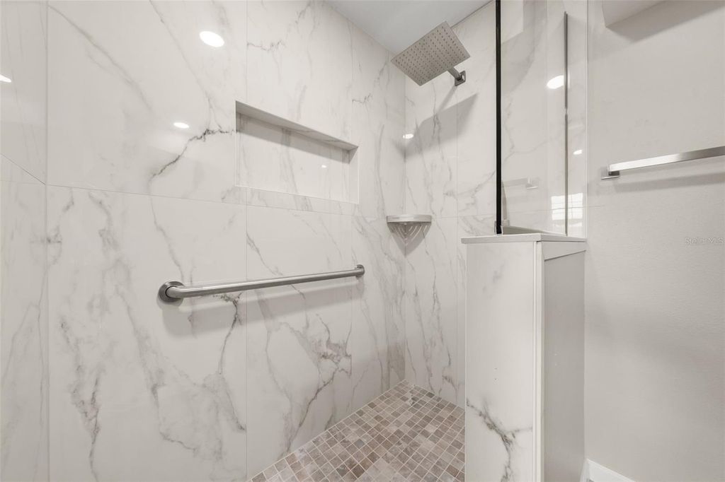 Image 26 of property listing at 5929 MURDOCK AVENUE, Sarasota, FL 34231