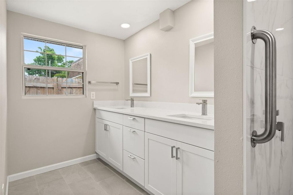 Image 27 of property listing at 5929 MURDOCK AVENUE, Sarasota, FL 34231