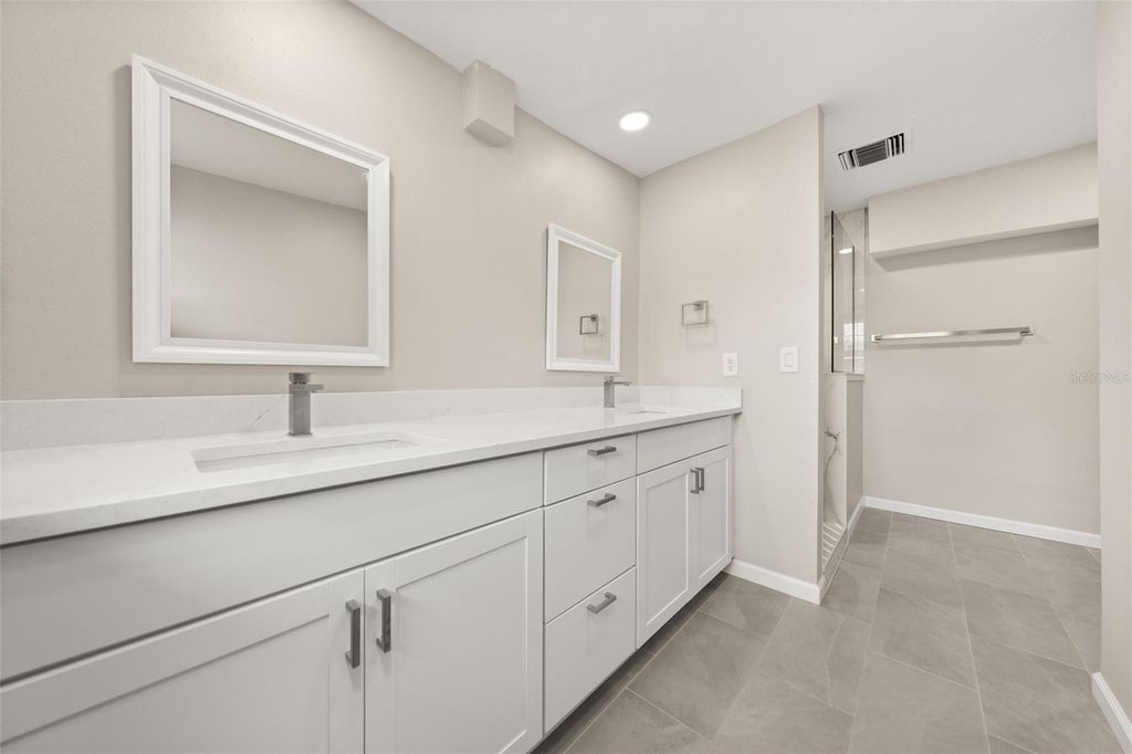 Image 28 of property listing at 5929 MURDOCK AVENUE, Sarasota, FL 34231