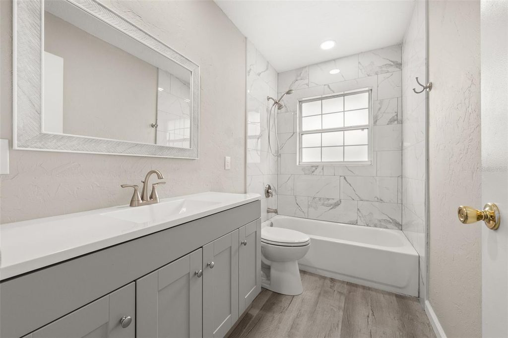 Image 34 of property listing at 5929 MURDOCK AVENUE, Sarasota, FL 34231