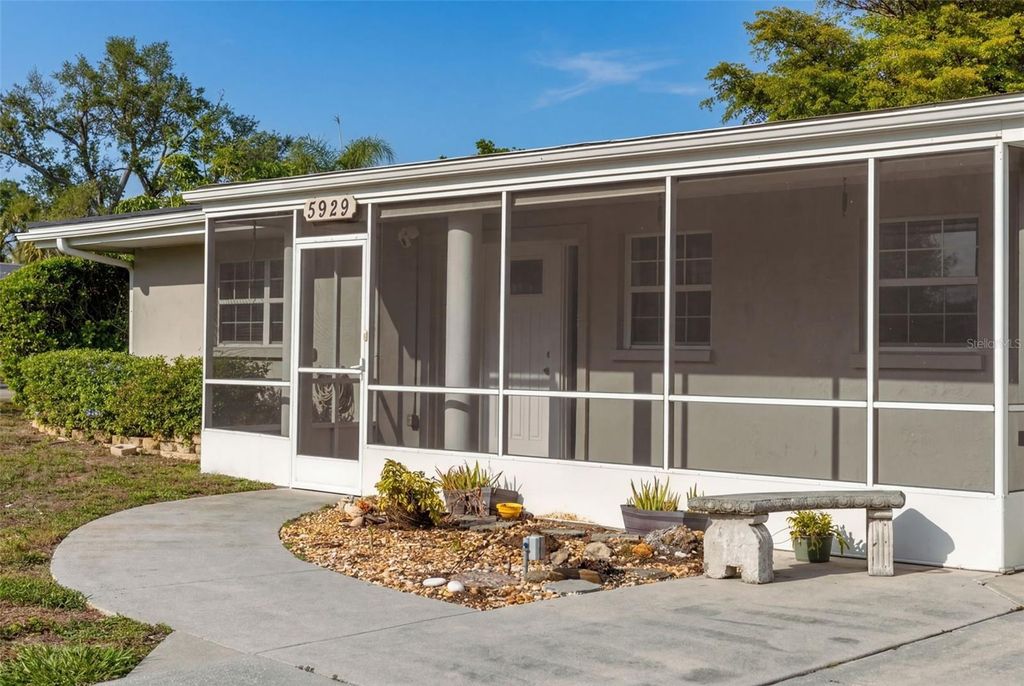 Image 6 of property listing at 5929 MURDOCK AVENUE, Sarasota, FL 34231