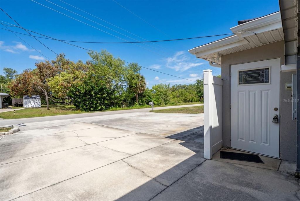 Image 56 of property listing at 5929 MURDOCK AVENUE, Sarasota, FL 34231