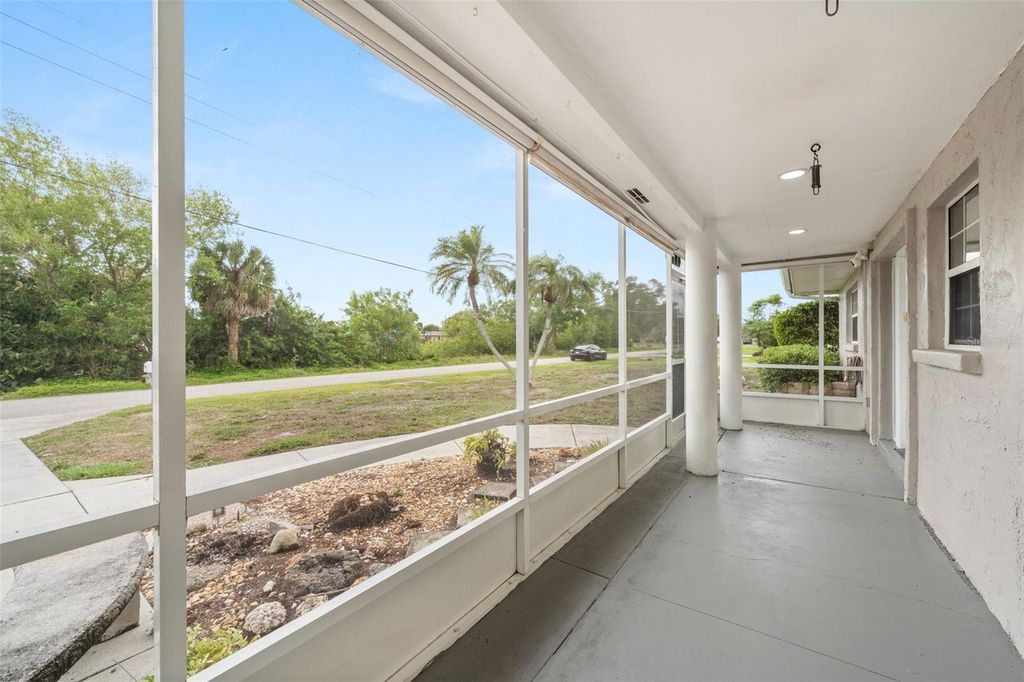 Image 7 of property listing at 5929 MURDOCK AVENUE, Sarasota, FL 34231